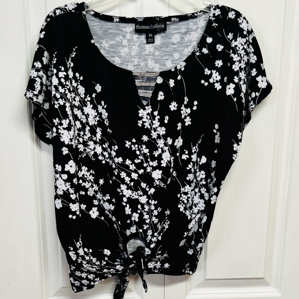Thomas & Olivia Black Floral Cropped Women's Blouse Size PS
